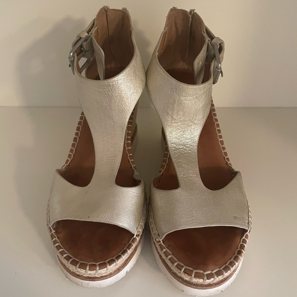 Gentle Souls by Kenneth Cole Elyssa Easy T-Straps